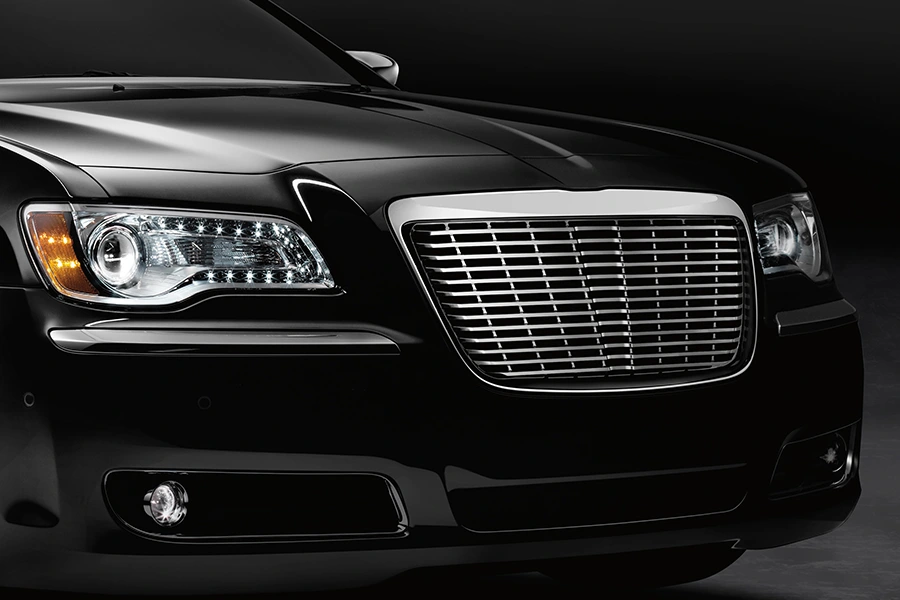 ધ ઓટોમોટિવ ગ્રિલ: જ્યાં ડિઝાઇન આઇડેન્ટિટી ઇજનેરી ચોકસાઇને પૂર્ણ કરે છે